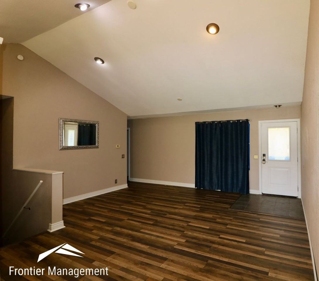 2607 Rogers Blvd - Photo 2 of 14