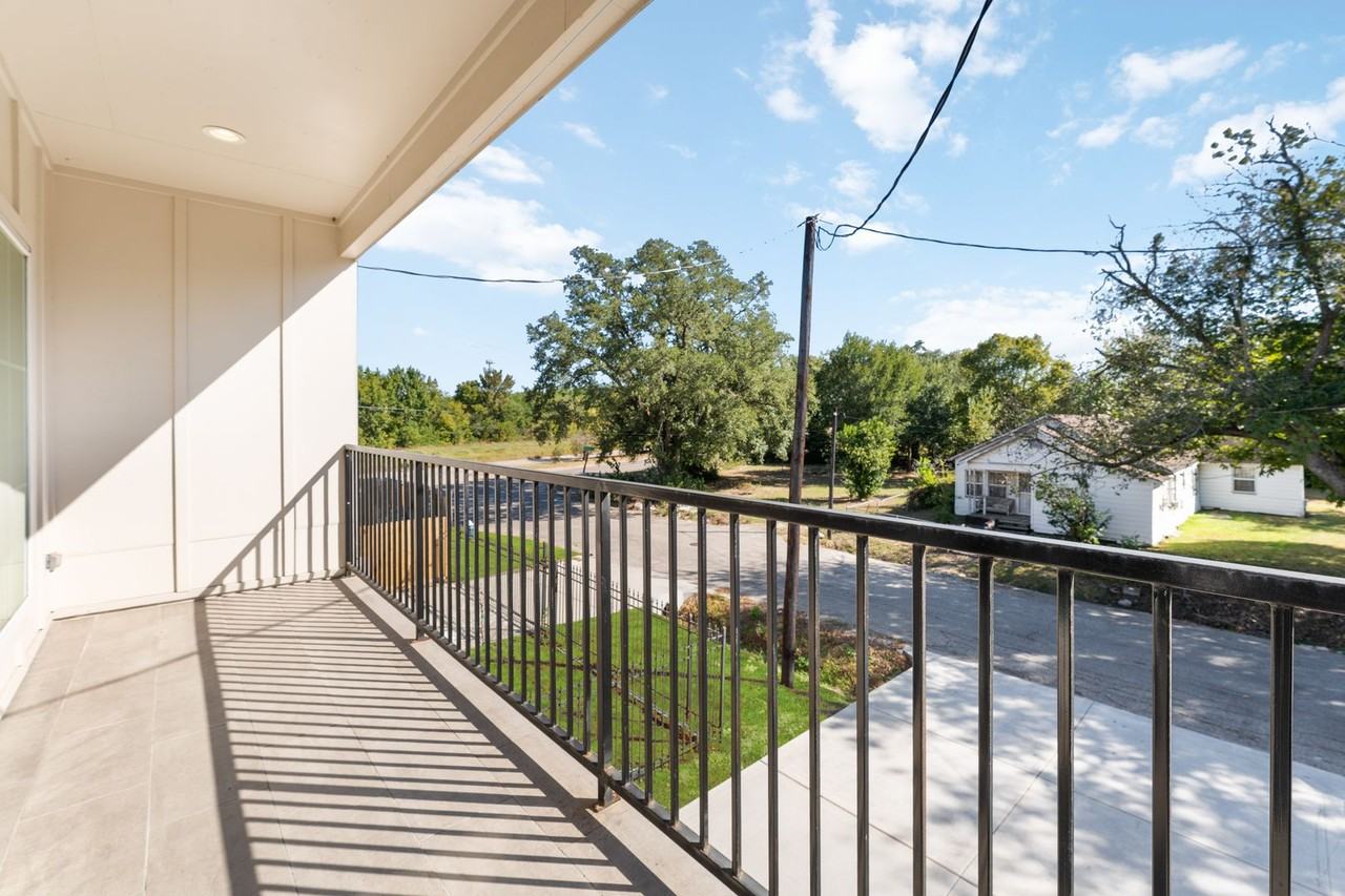 7902 Parnell St - Photo 3 of 14