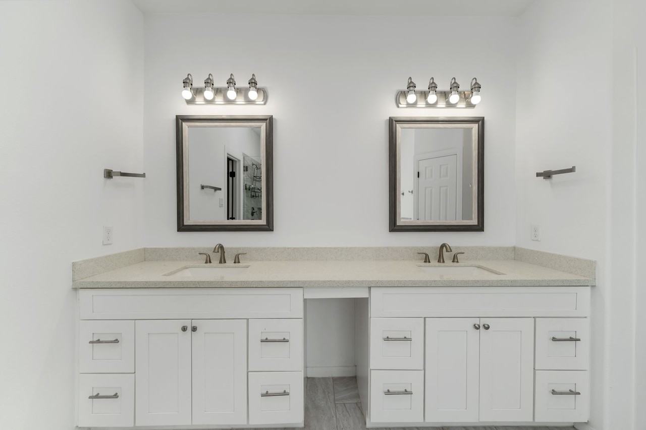 7902 Parnell St - Photo 5 of 14