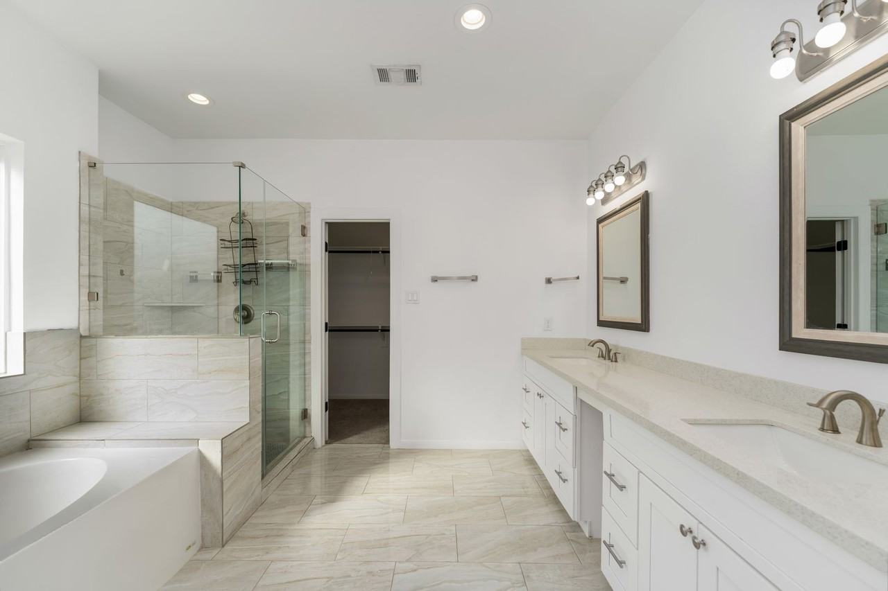 7902 Parnell St - Photo 7 of 14