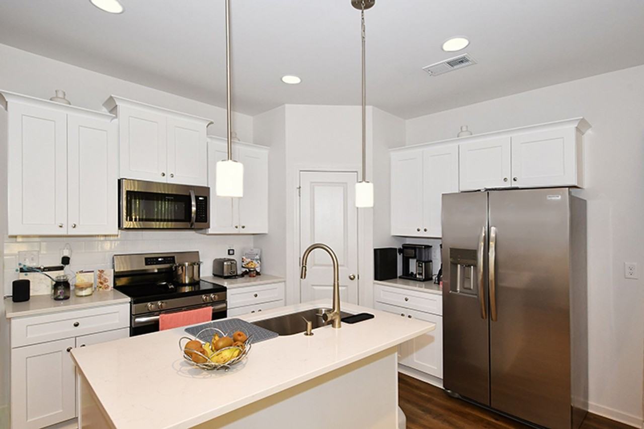 2046 Mcdonald Dr - Photo 2 of 19