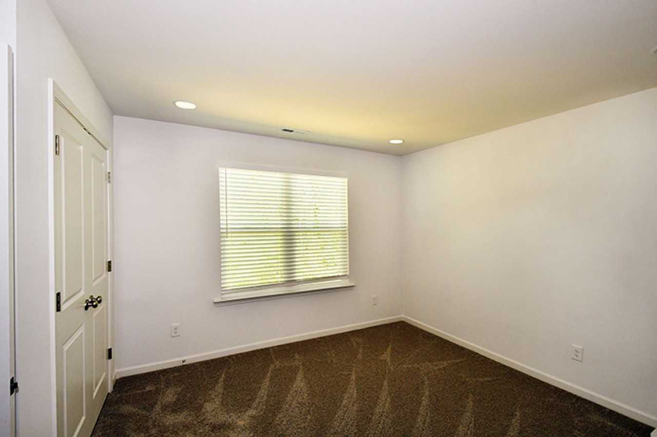 2046 Mcdonald Dr - Photo 4 of 19