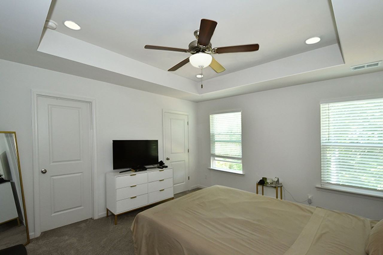 2046 Mcdonald Dr - Photo 3 of 19