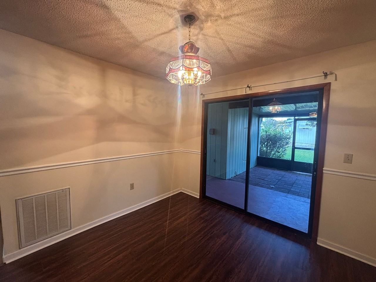 10211 Southwest 93rd Court - Photo 5 of 22