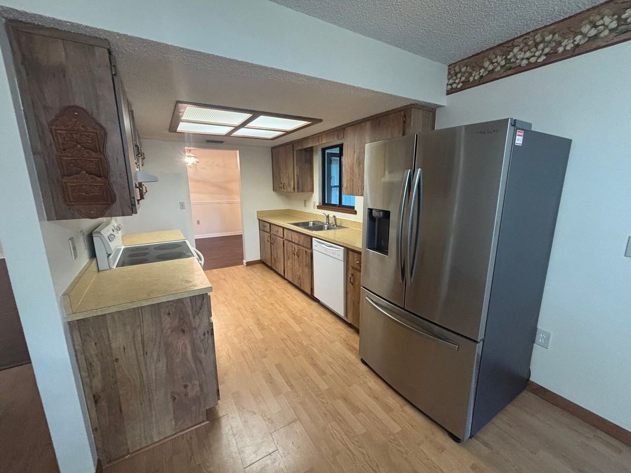 10211 Southwest 93rd Court - Photo 7 of 22