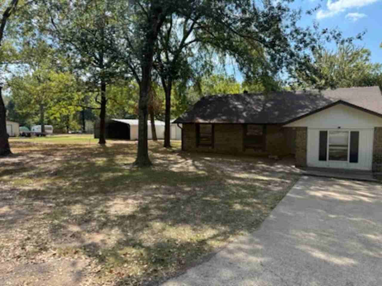 10172 Hillside Dr - Photo 2 of 14