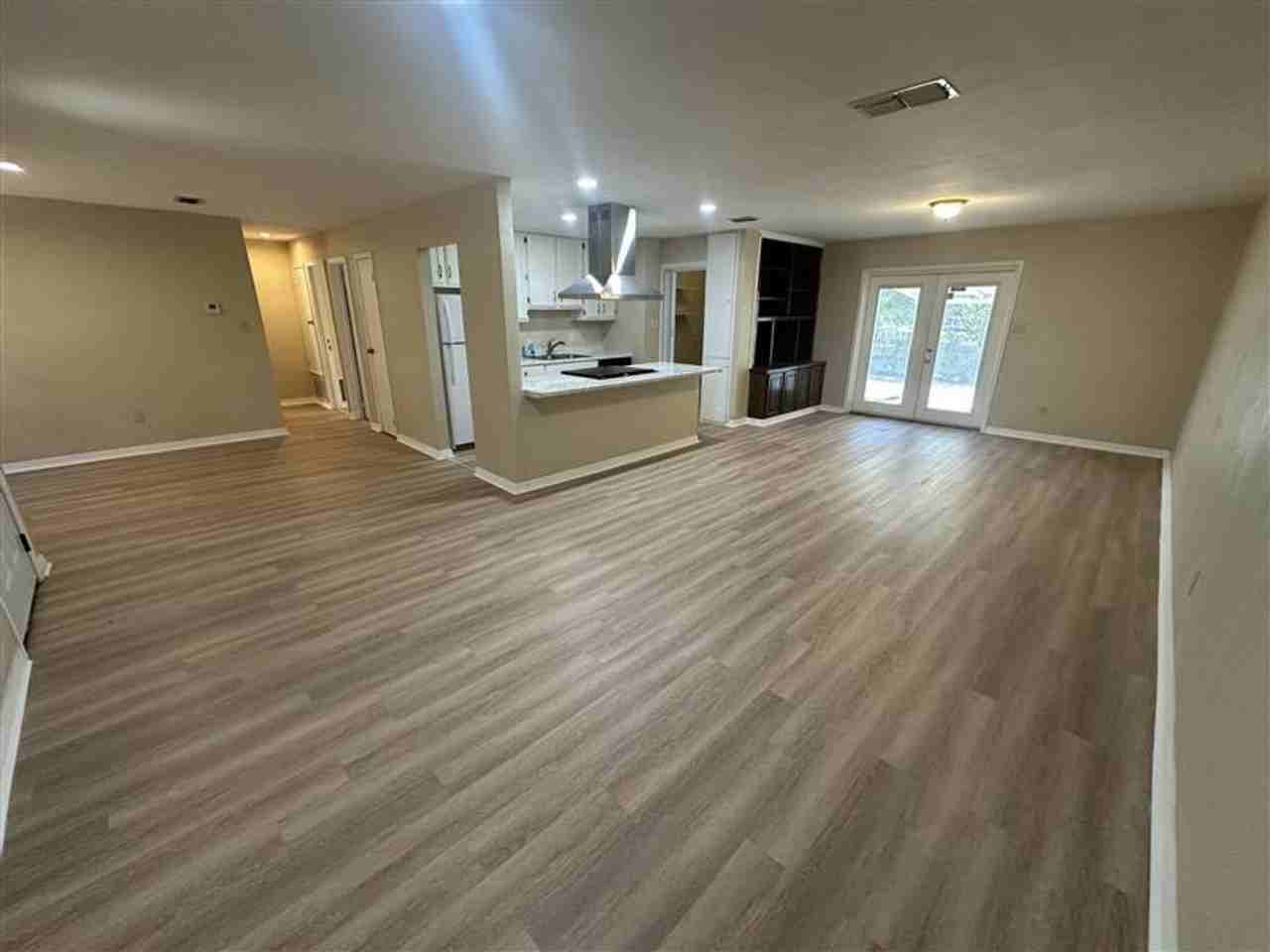 10172 Hillside Dr - Photo 4 of 14