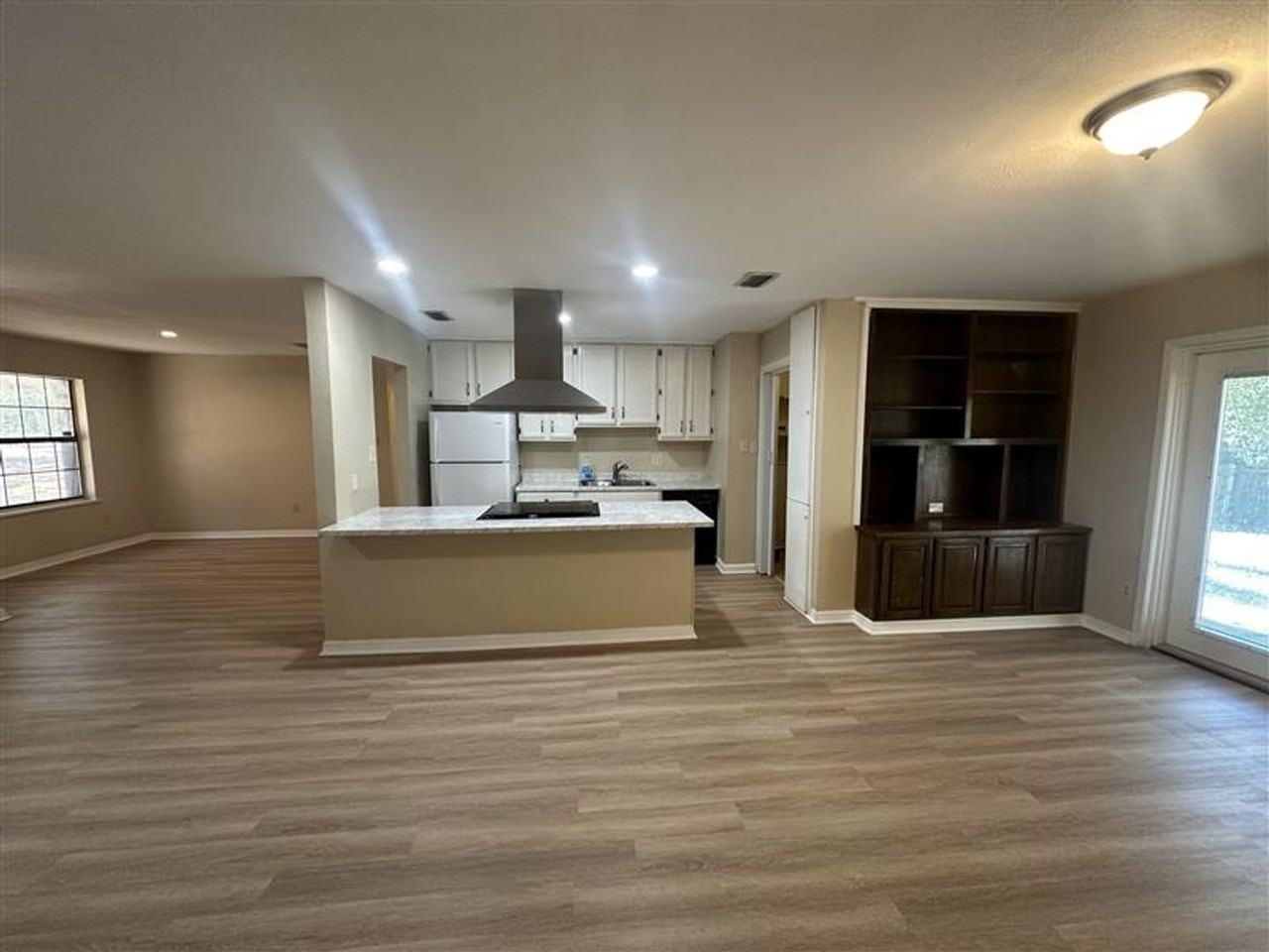 10172 Hillside Dr - Photo 5 of 14