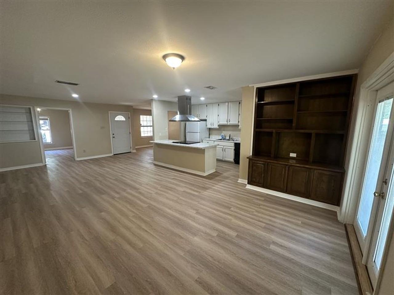 10172 Hillside Dr - Photo 6 of 14
