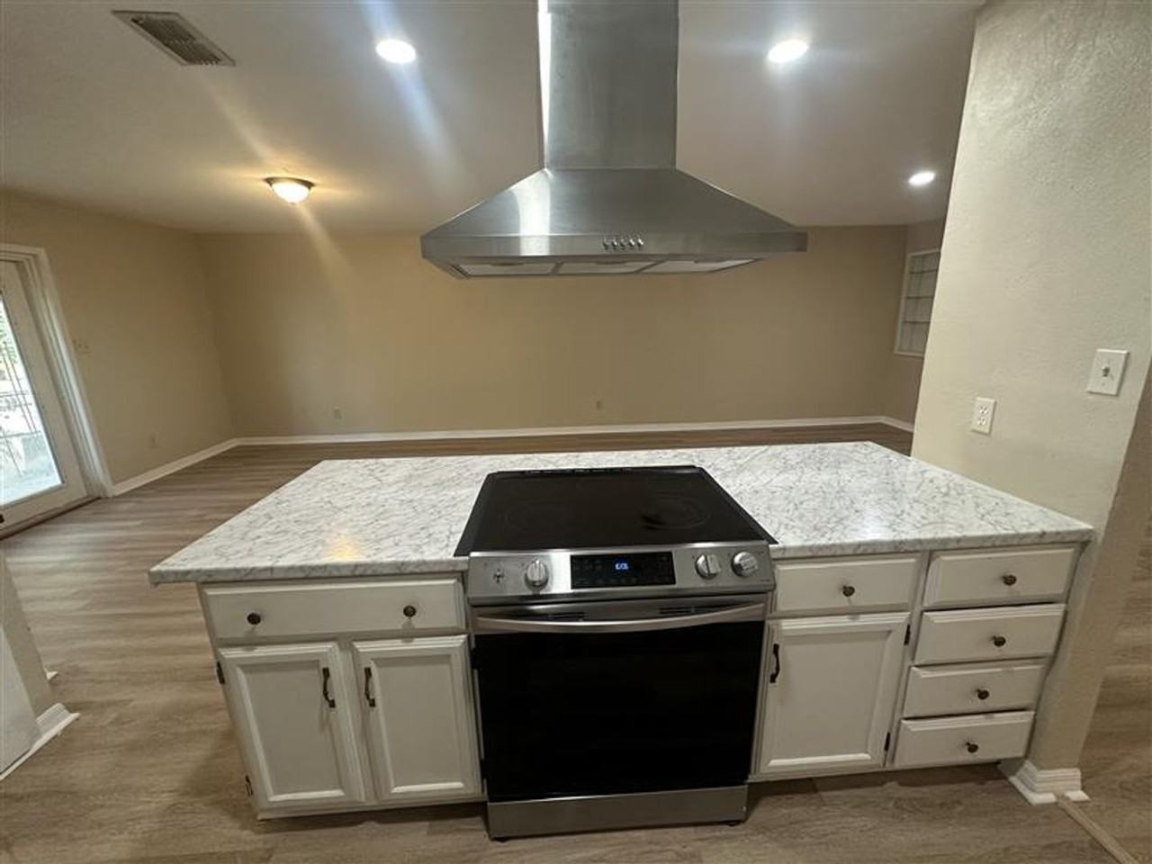 10172 Hillside Dr - Photo 7 of 14