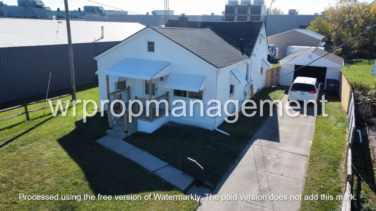 1521 W Alexis Rd - Photo 2 of 13