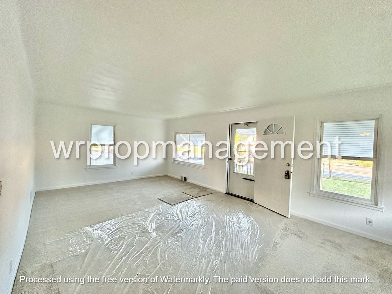 1521 W Alexis Rd - Photo 5 of 12