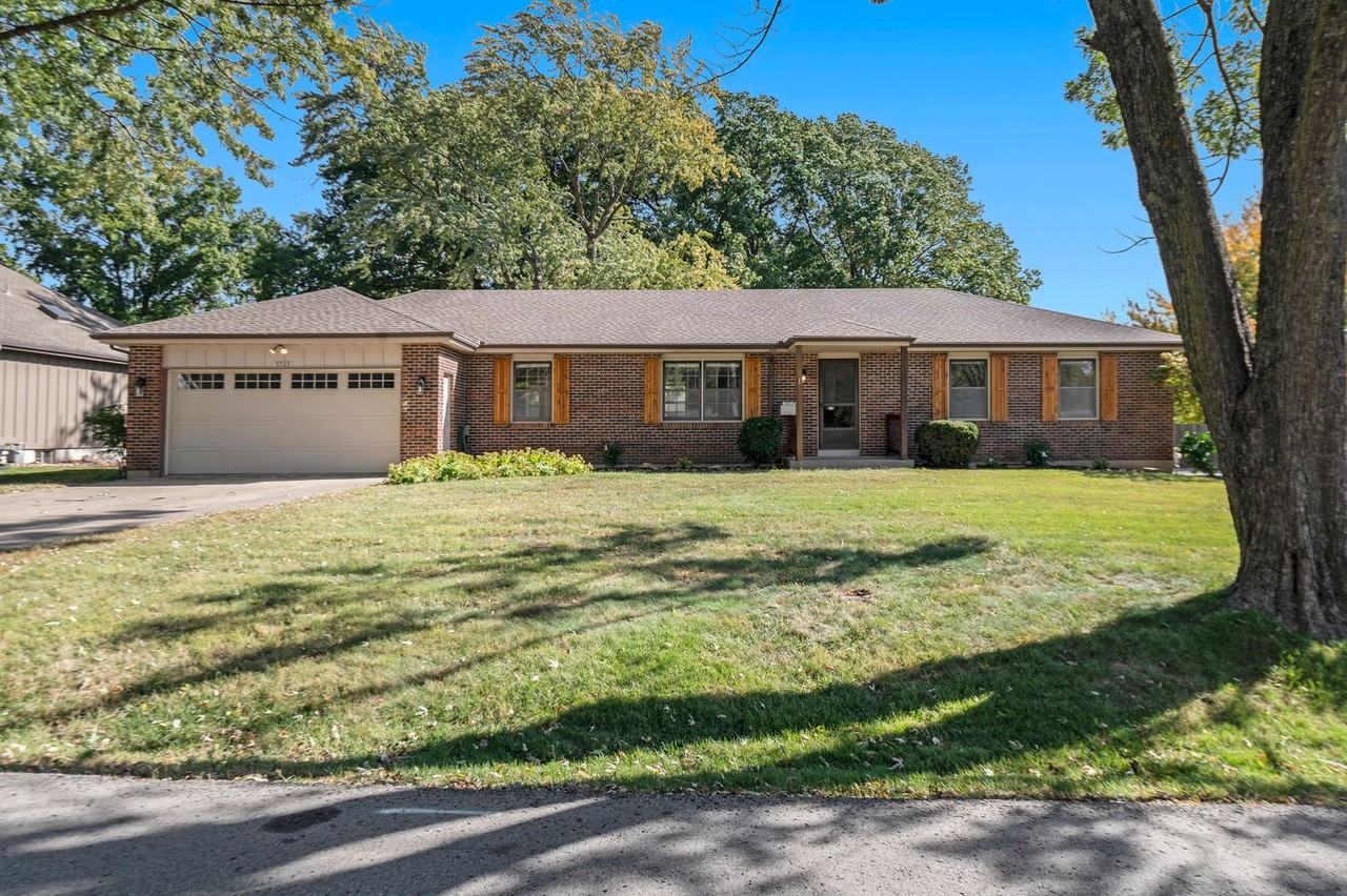 5723 Halsey St - Photo 2 of 28