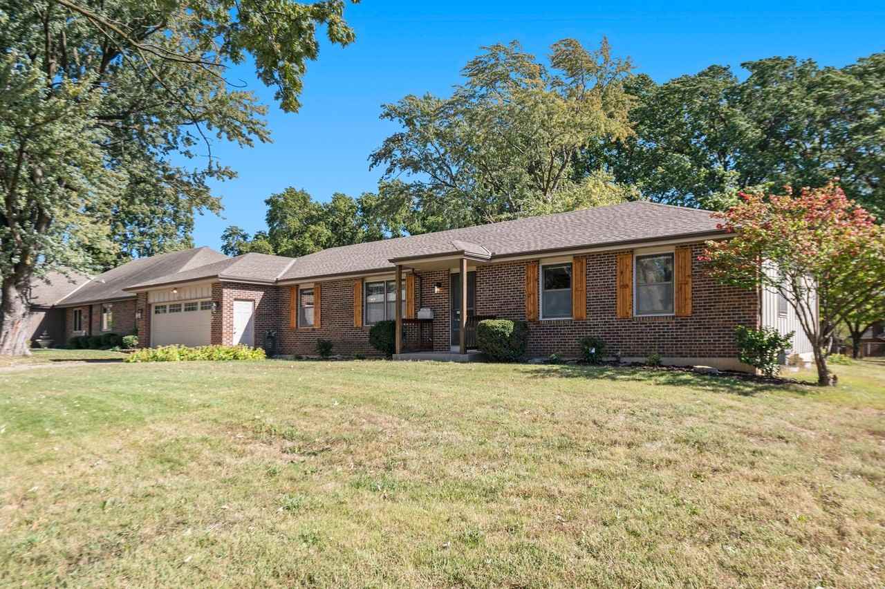 5723 Halsey St - Photo 3 of 28