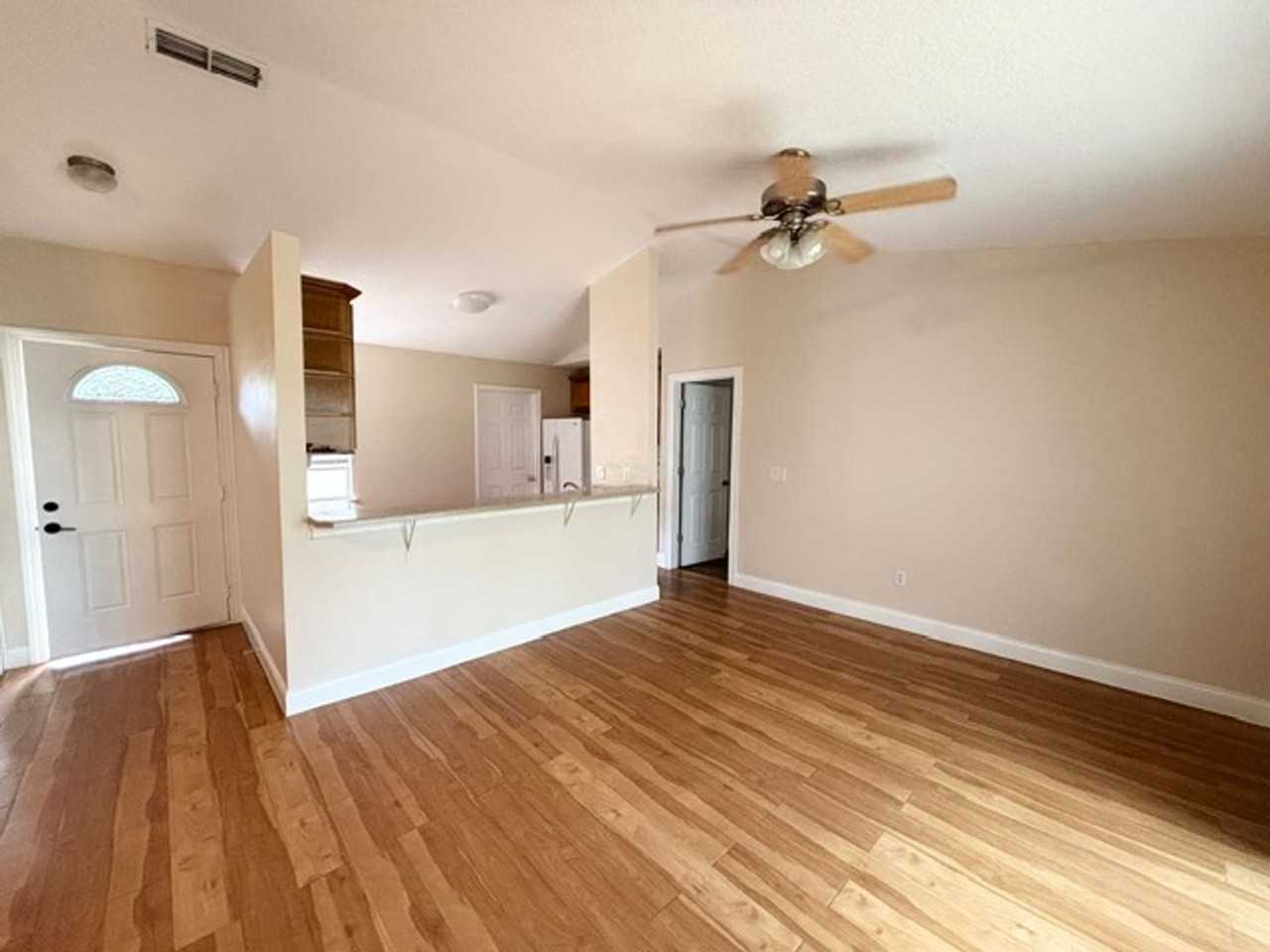 780 Park Ave - Photo 2 of 14