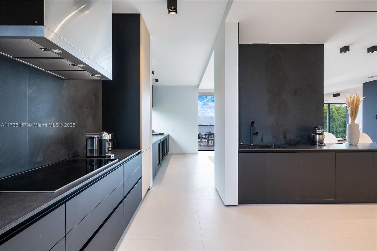 NE 12th Pl & S Venetian Way - Photo 7 of 36