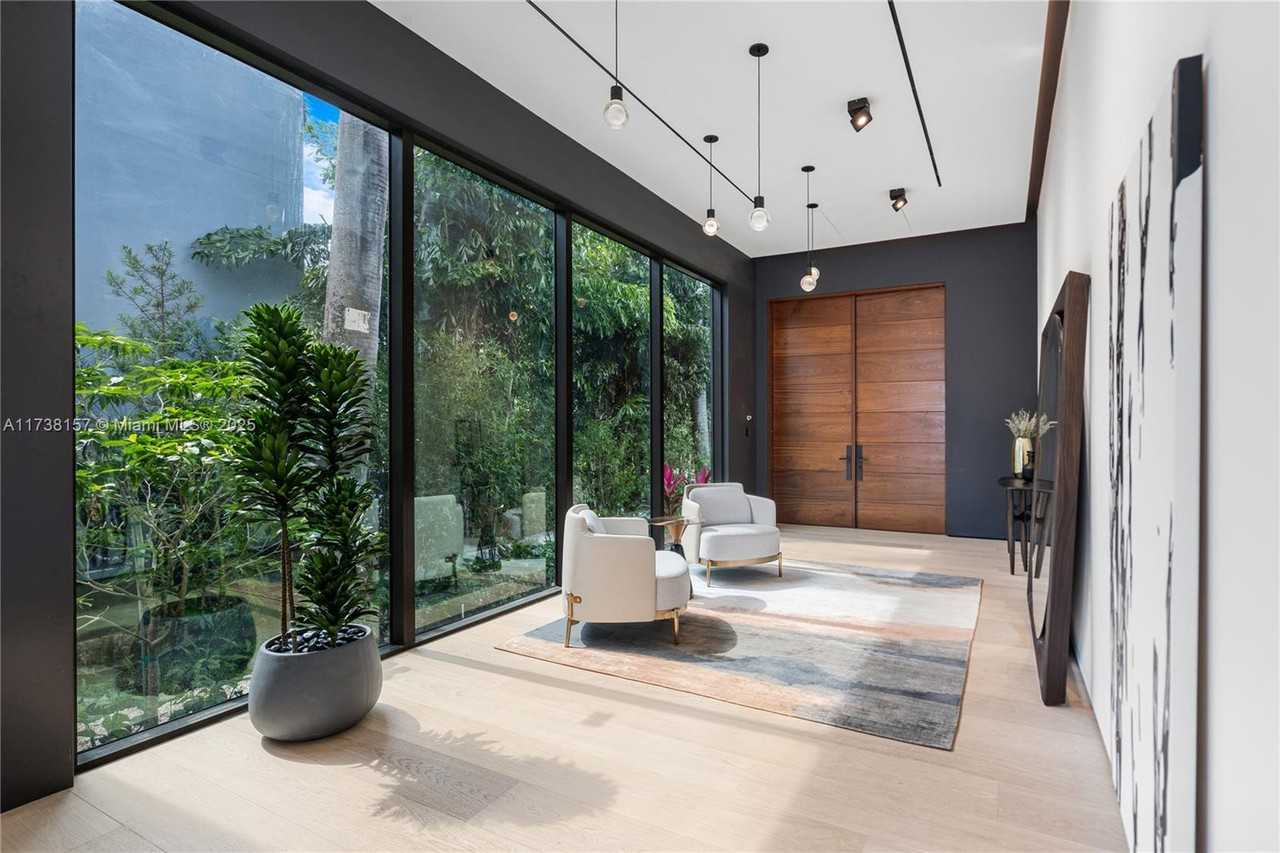 NE 12th Pl & S Venetian Way - Photo 2 of 36