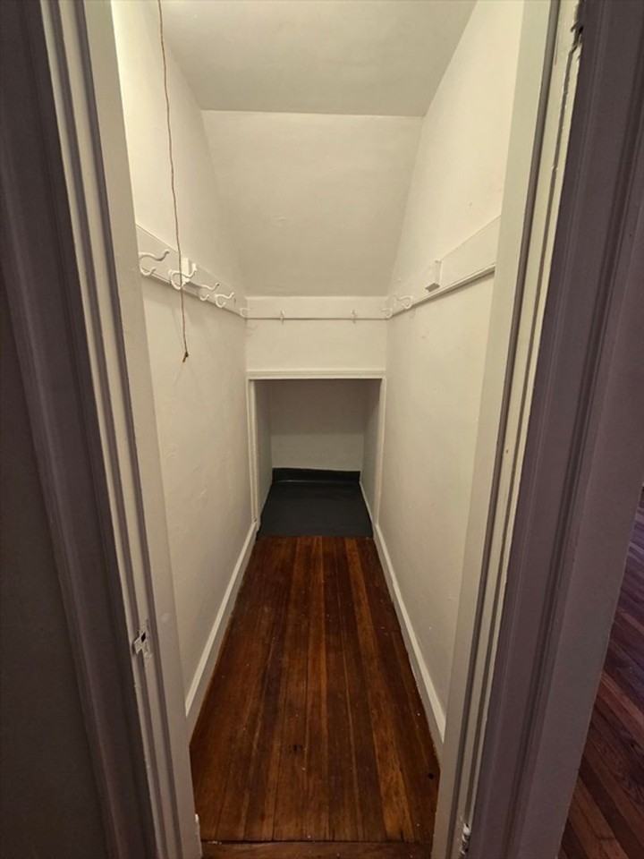 35 Dwight St - Photo 5 of 7