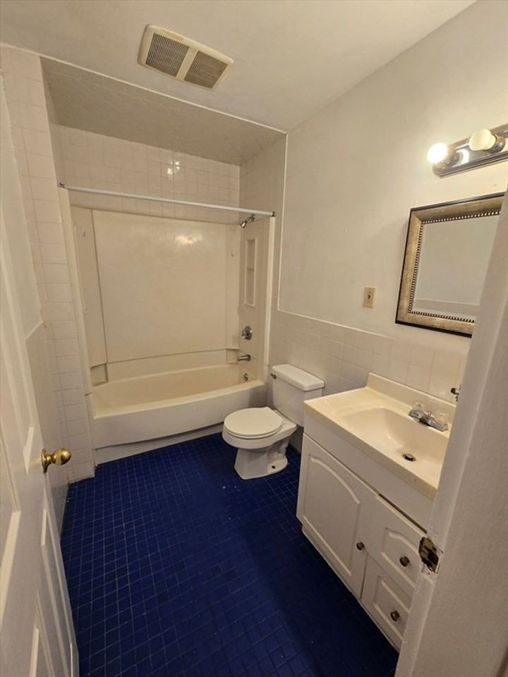 35 Dwight St - Photo 6 of 7