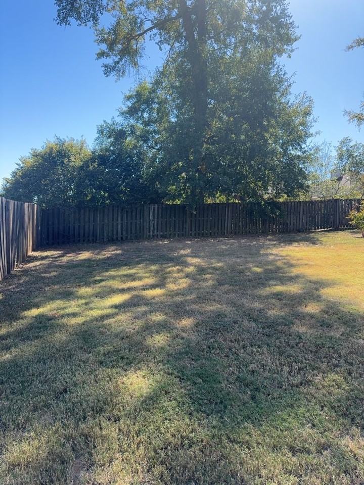 901 Mcmillan Cir - Photo 3 of 30