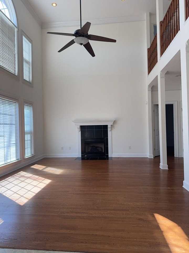 901 Mcmillan Cir - Photo 4 of 30