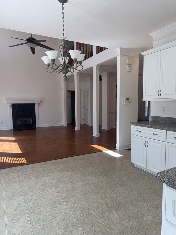 901 Mcmillan Cir - Photo 6 of 30