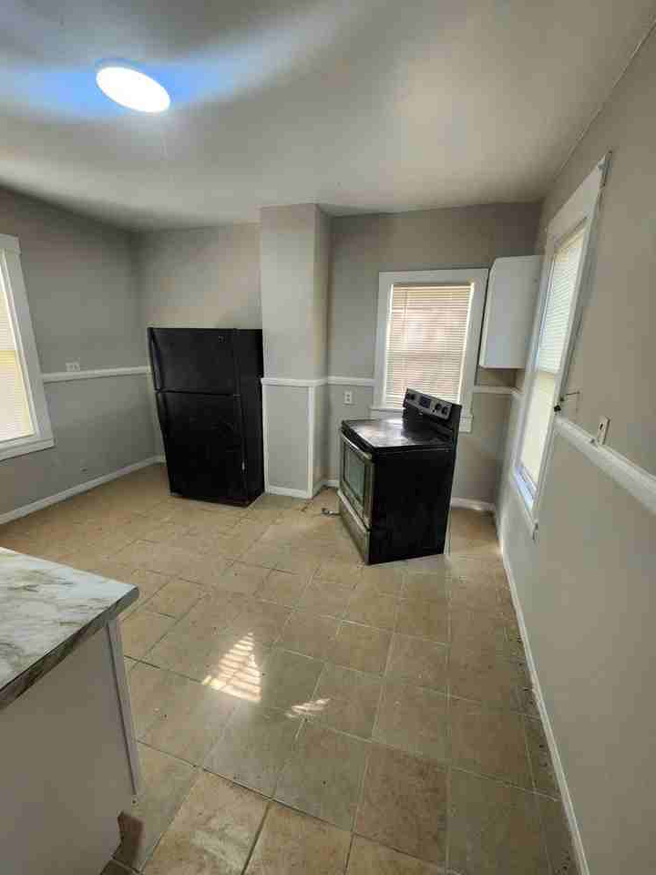 10314 Harvard Ave - Photo 2 of 36