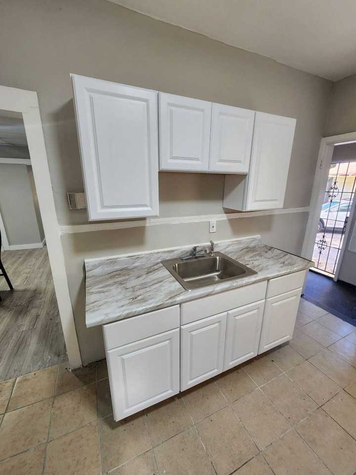 10314 Harvard Ave - Photo 3 of 36