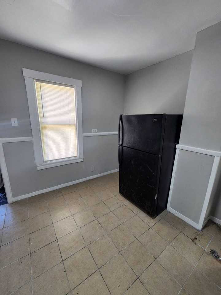 10314 Harvard Ave - Photo 4 of 36