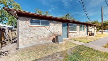 featured image of 204 Lynn Dr #D