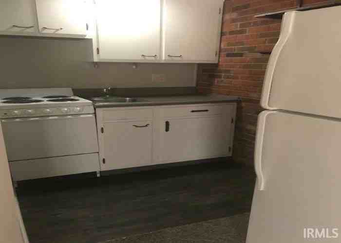 305 N Dunn St - Photo 5 of 7