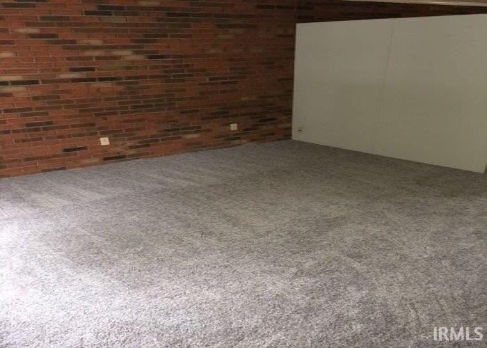 305 N Dunn St - Photo 6 of 7