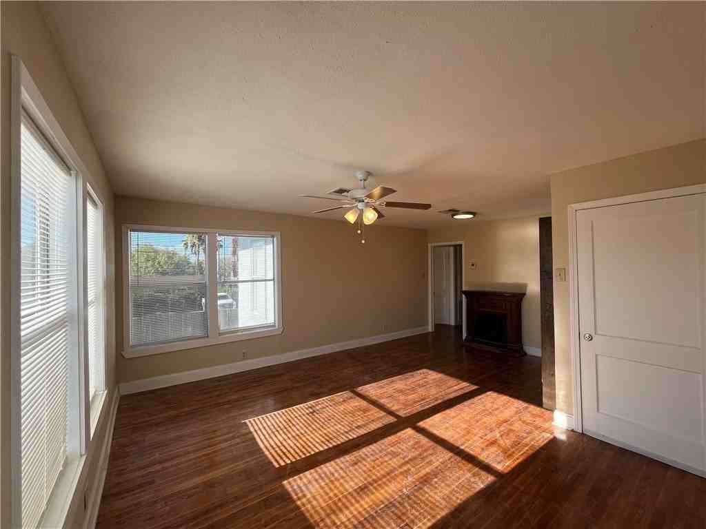 3412 Denver Ave #C - Photo 6 of 14
