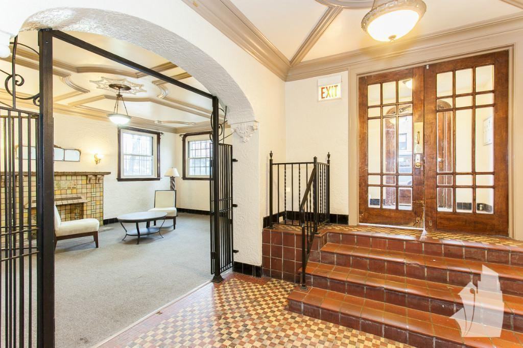 2536 N Sawyer Ave #105 - Photo 2 of 12