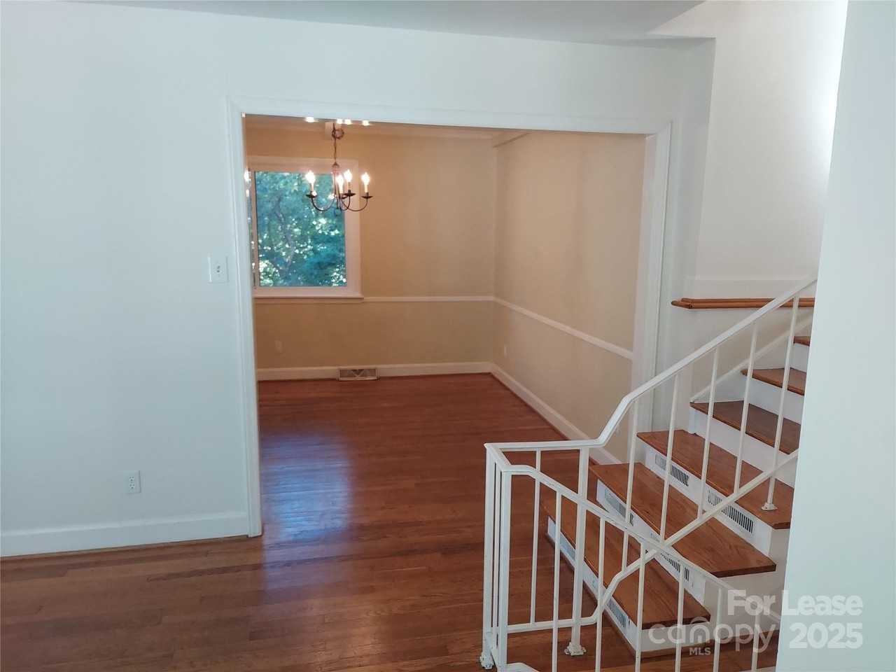 3813 Selwyn Ave - Photo 5 of 24