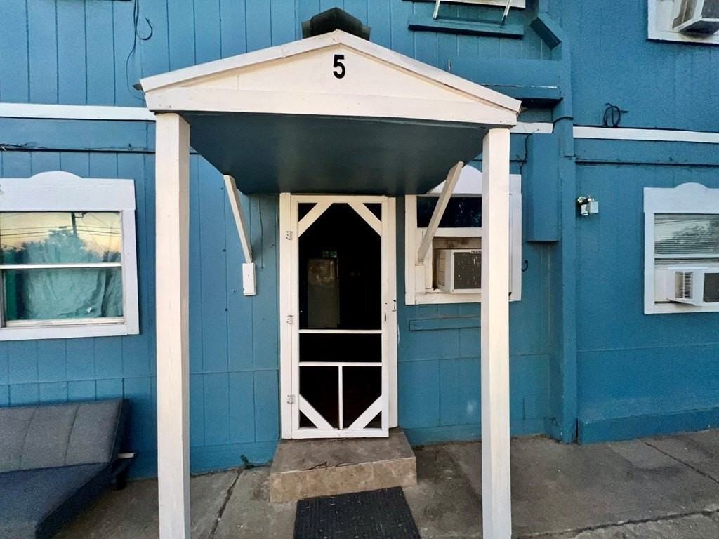 1727 Avenida Encuentro - Photo 2 of 7