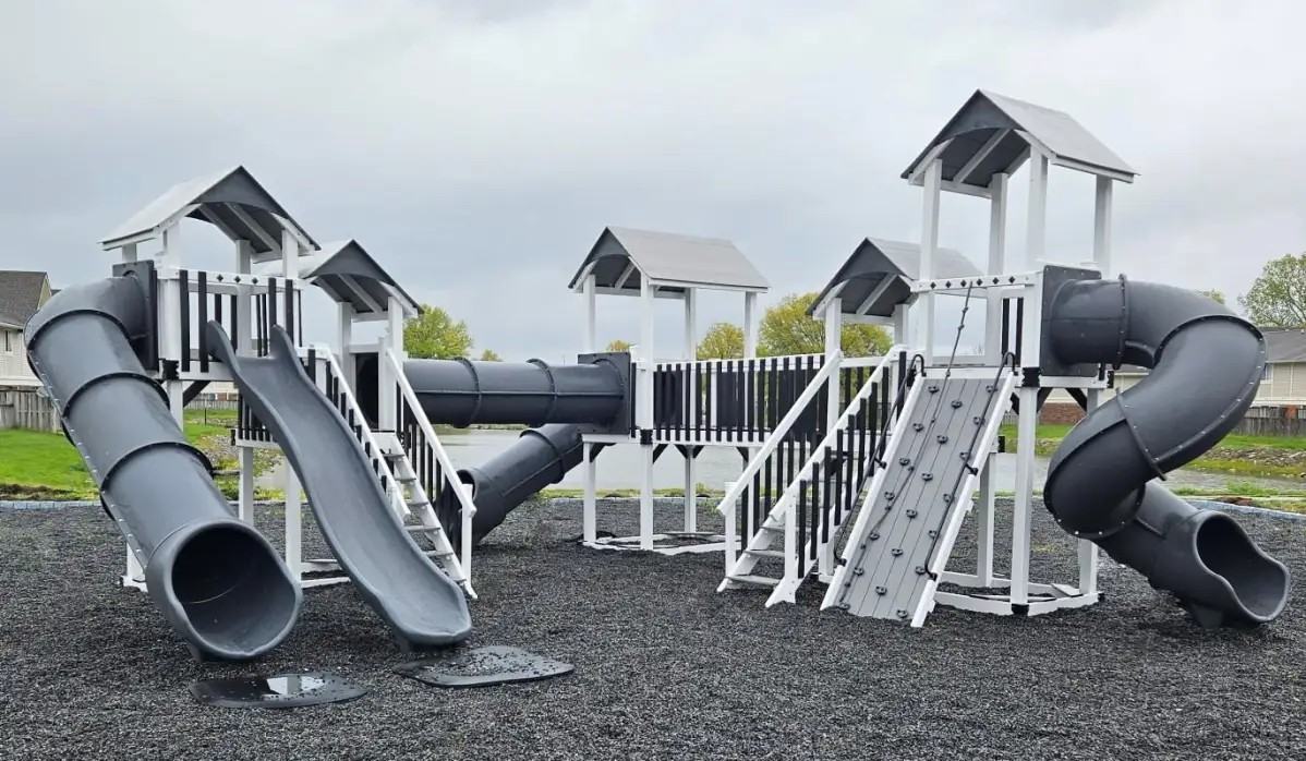 Country Lake Townhomes - Photo 5 of 7