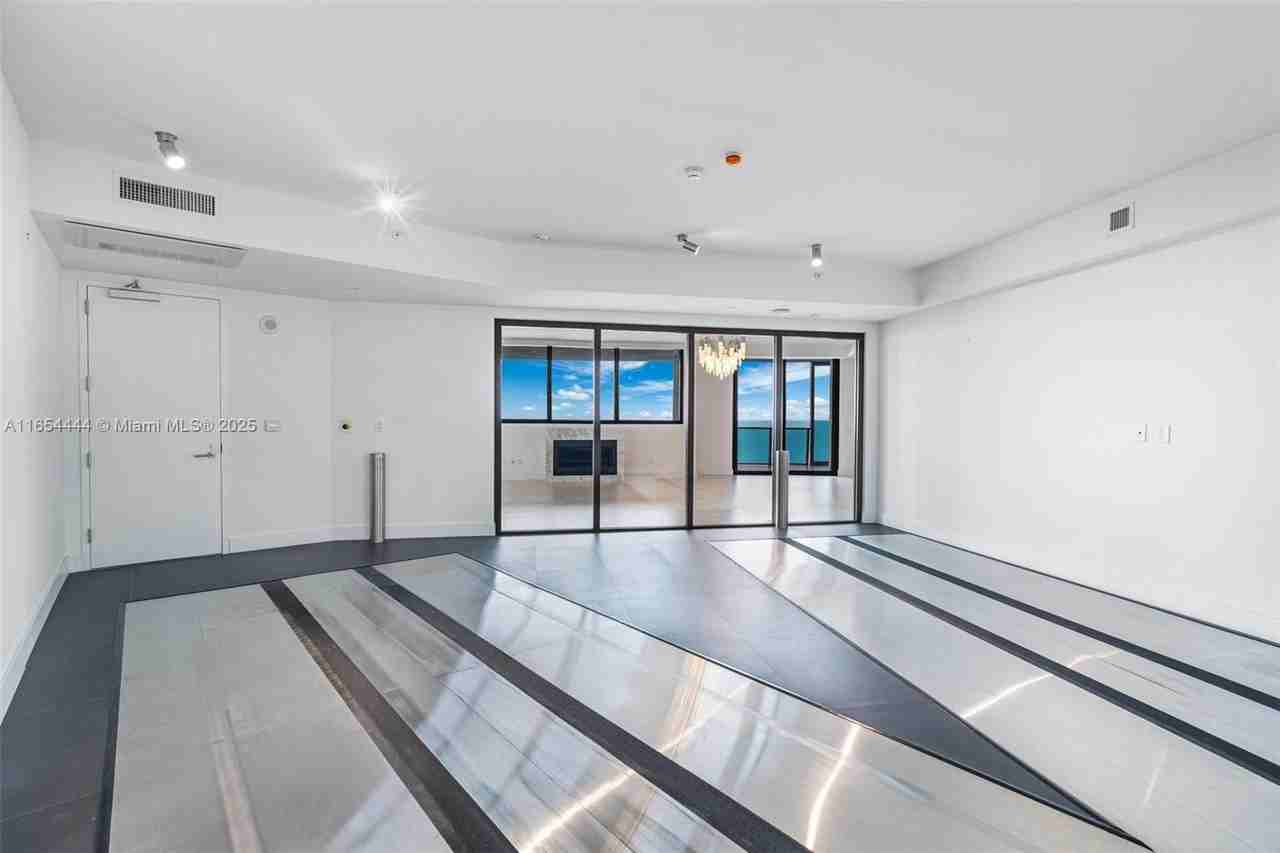 Collins Ave & 185th St - Photo 2 of 16