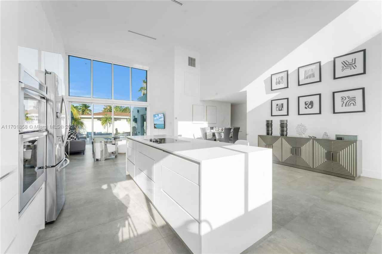 7525 Buccaneer Ave #SFH - Photo 3 of 8