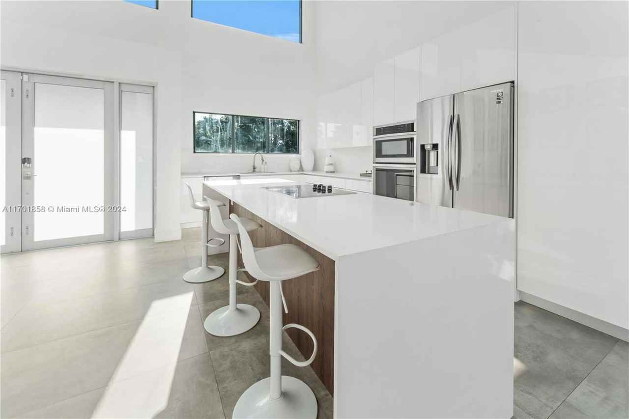 7525 Buccaneer Ave #SFH - Photo 4 of 8