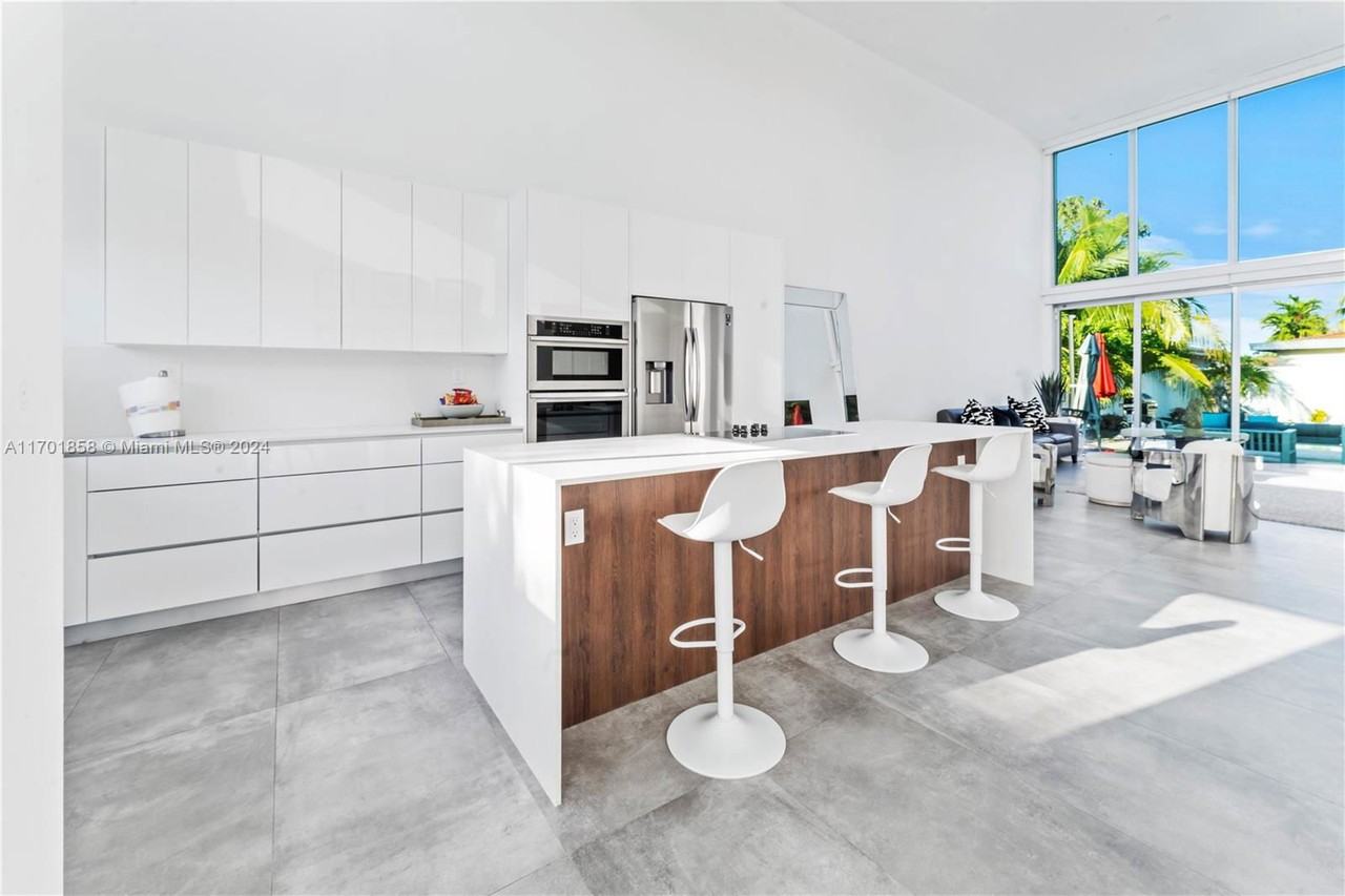 7525 Buccaneer Ave #SFH - Photo 5 of 8