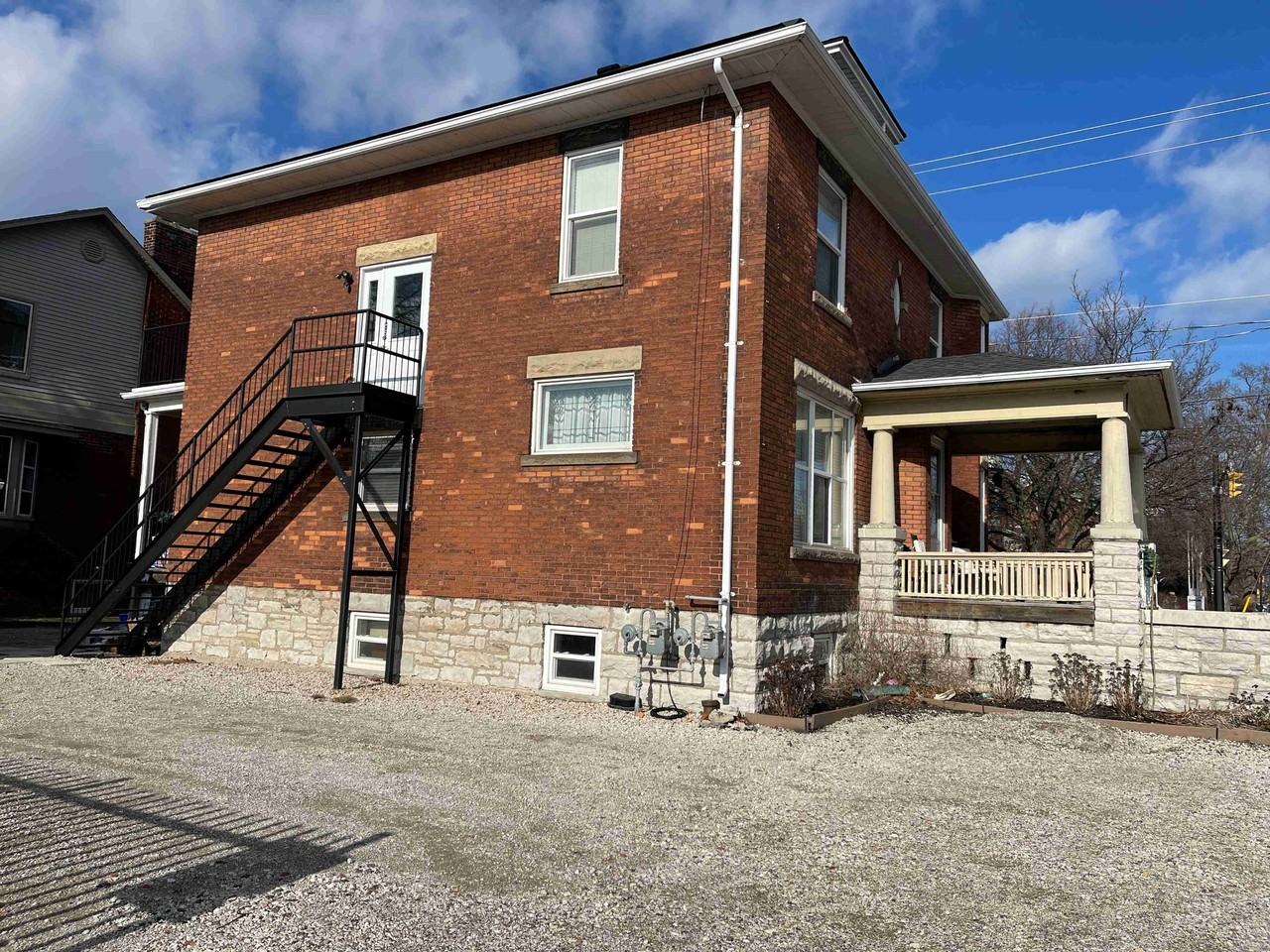 143 Christina St S - Photo 2 of 11