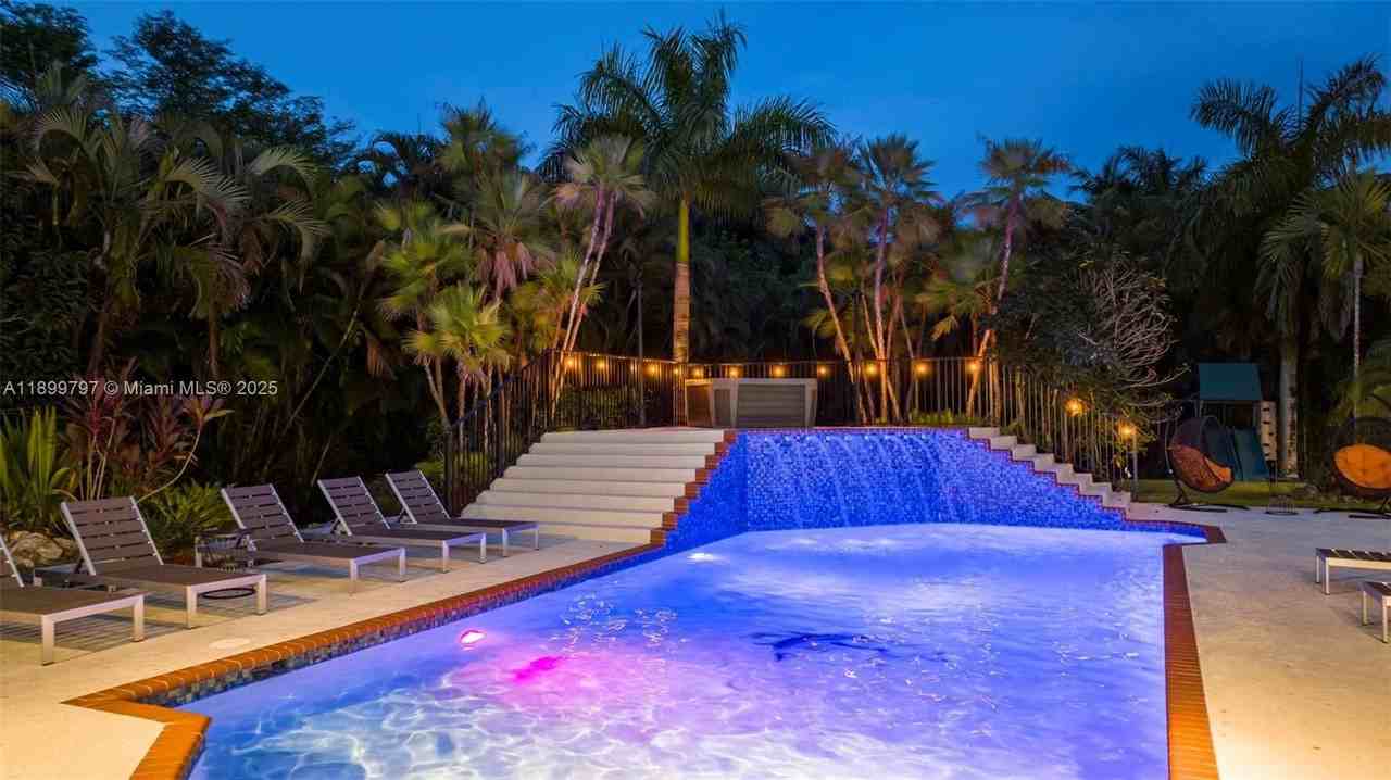 3152 Sw 147th Ave - Photo 3 of 50