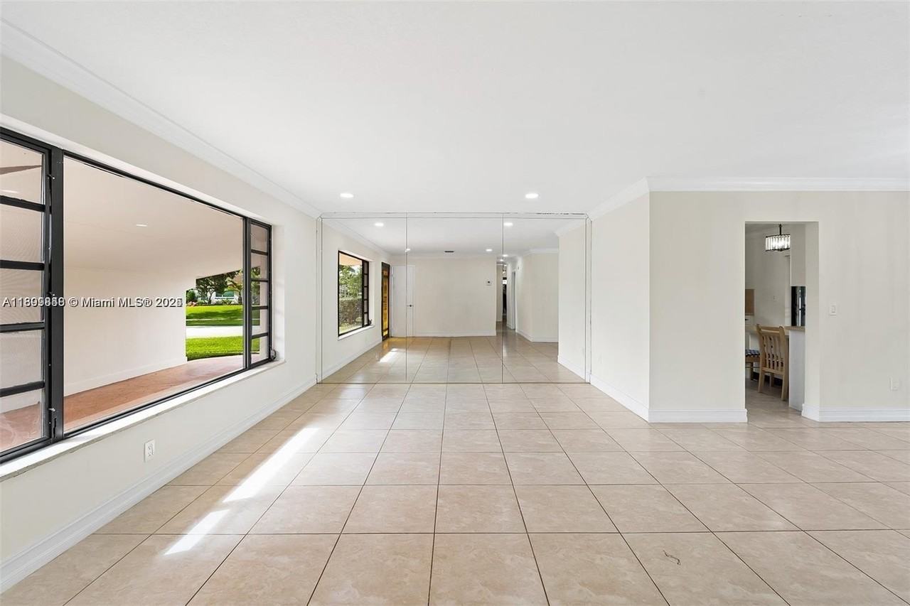 9835 Sw 76th St - Photo 3 of 28