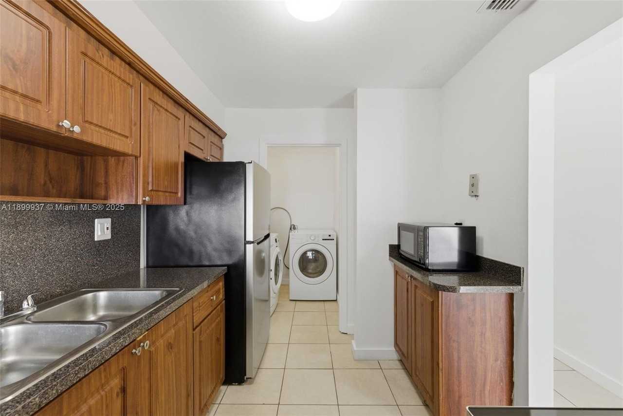 624 Nw 11th St #624 - Photo 3 of 30