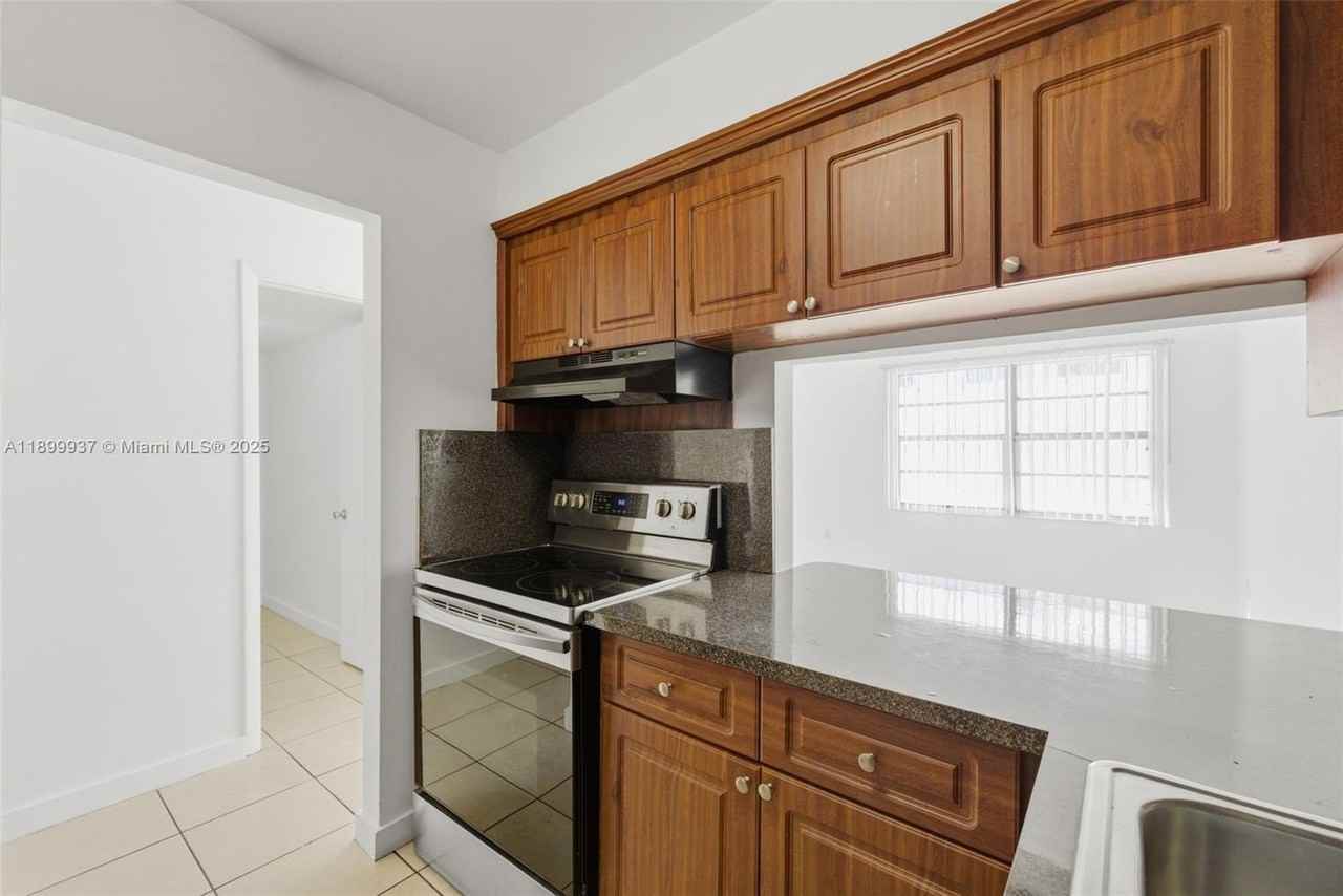 624 Nw 11th St #624 - Photo 4 of 30