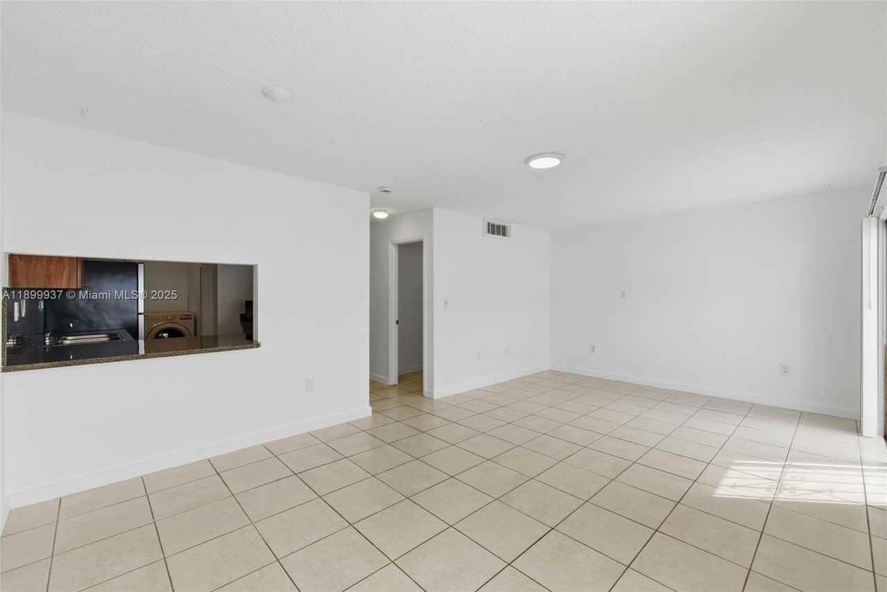 624 Nw 11th St #624 - Photo 6 of 30