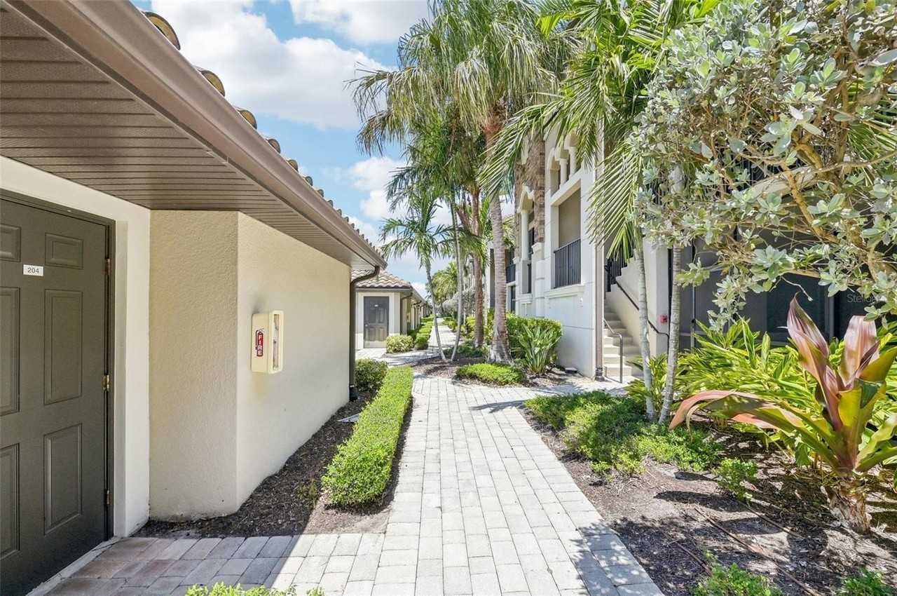 5528 Palmer Cir #204 - Photo 7 of 50