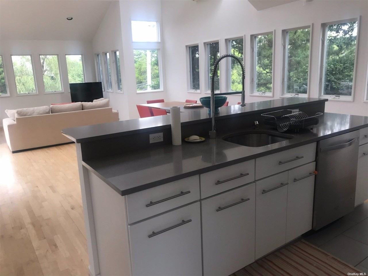 42 Evergreen Avenue - Photo 3 of 21