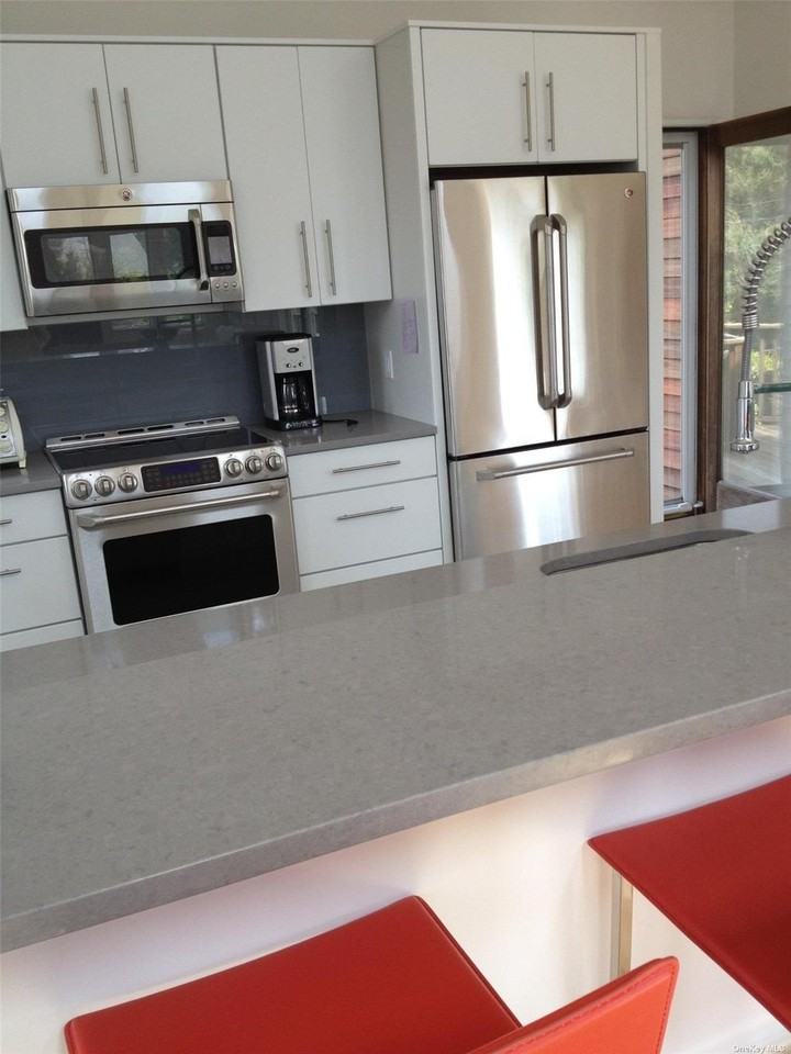 42 Evergreen Avenue - Photo 4 of 21